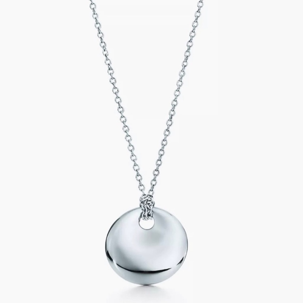 Elsa Peretti Silver Pendant Necklace.